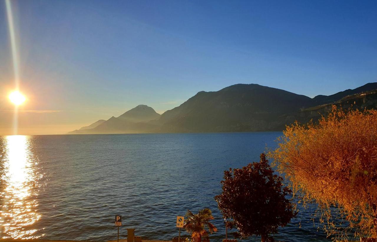 Assenza Lake Front Sweet Apartment Brenzone sul Garda Exterior photo